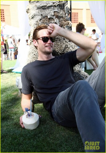 alexander-skarsgard-skyy-escape-at-coachella-05.jpg