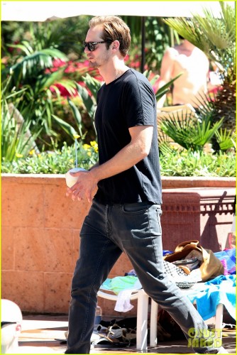 alexander-skarsgard-skyy-escape-at-coachella-06.jpg