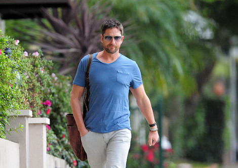 gerard-butler-and-oliver-peoples-connolly-aviator-sunglasses-gallery