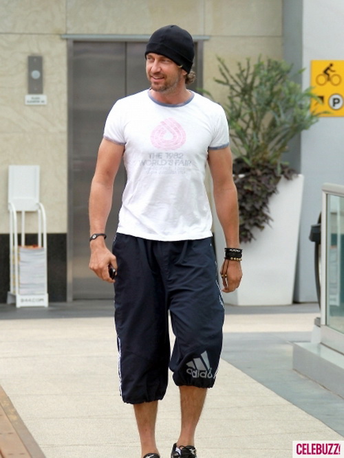 gerard-butler-west-hollywood-work-out-6-435x580