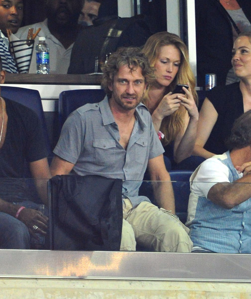 gerard-butler-and-guest-attend-the-2011-mls-all-stars-vs-manchester-united-game13