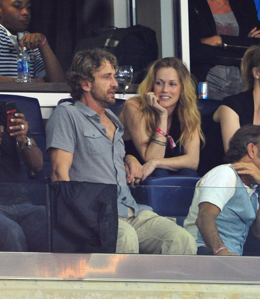 gerard-butler-and-guest-attend-the-2011-mls-all-stars-vs-manchester-united-game9