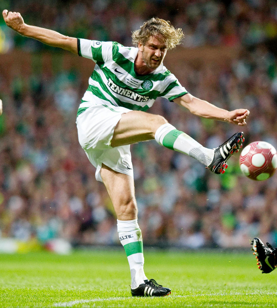 gerard-butler-match-between-celtic-and-manchester-united-15
